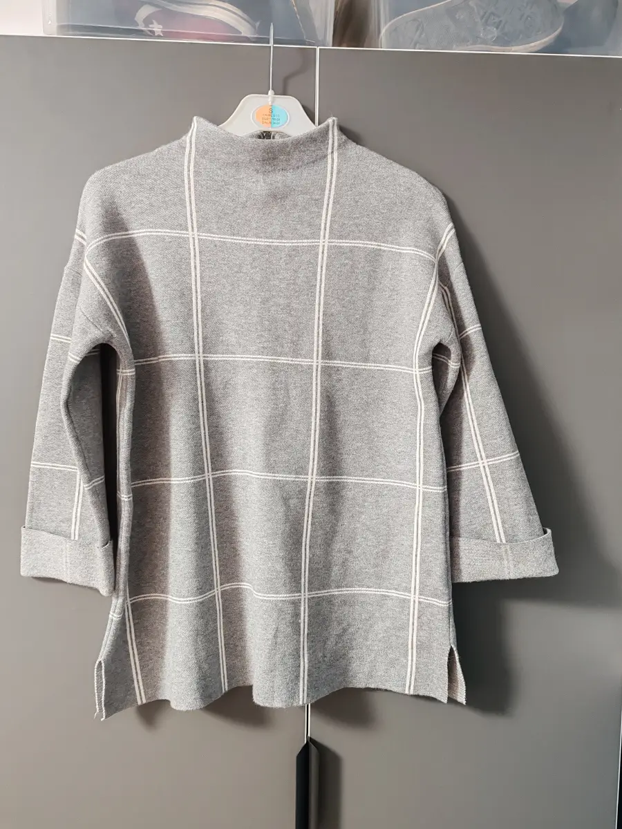 Tahari grey & white check knit tunic top - XS