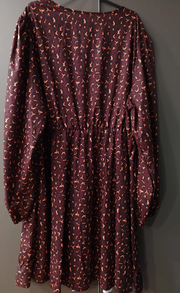 Burgundy leopard print dress – long sleeve – tiered – Size 2XL