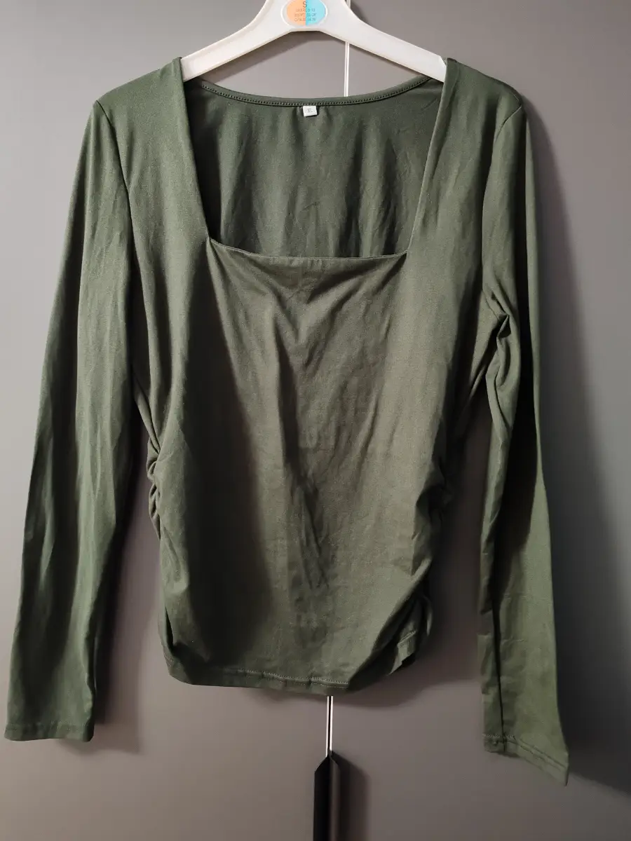 Dark green long sleeve ruched-side top – Size XL