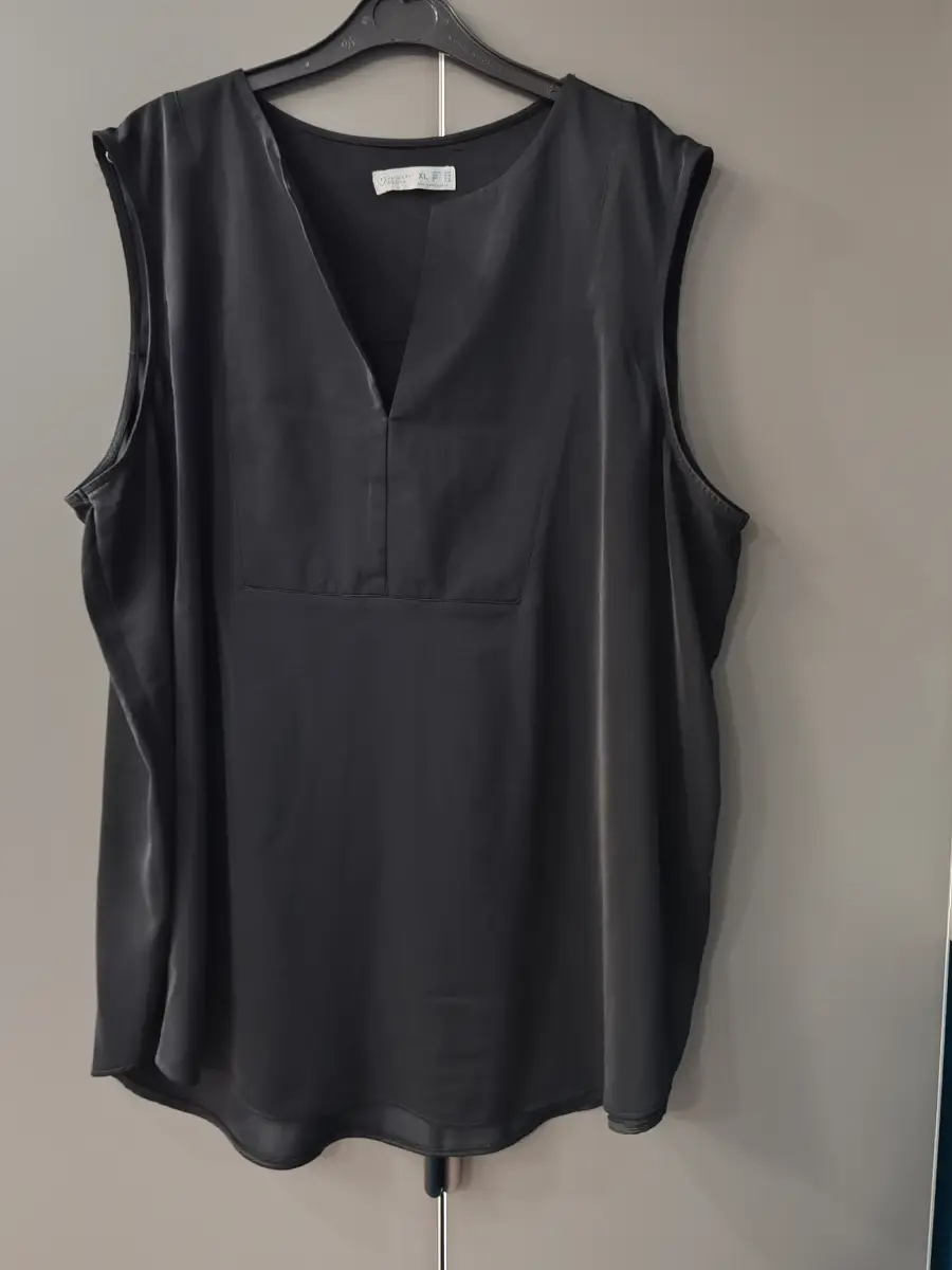 Primark black V-neck sleeveless blouse - Size XL (UK 18)