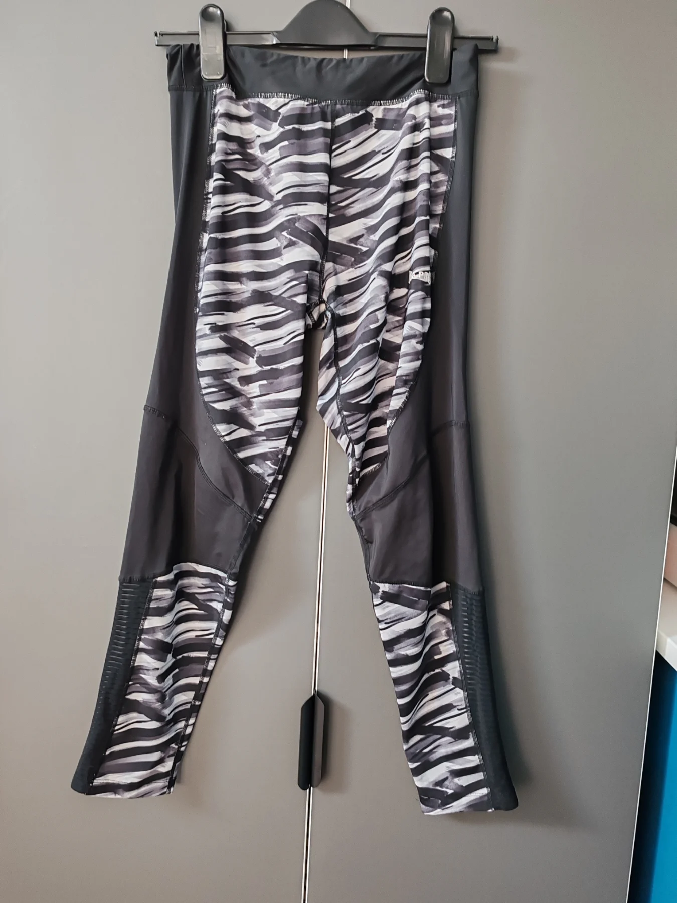 USA Pro gym/workout leggings - black, grey and white - size 10