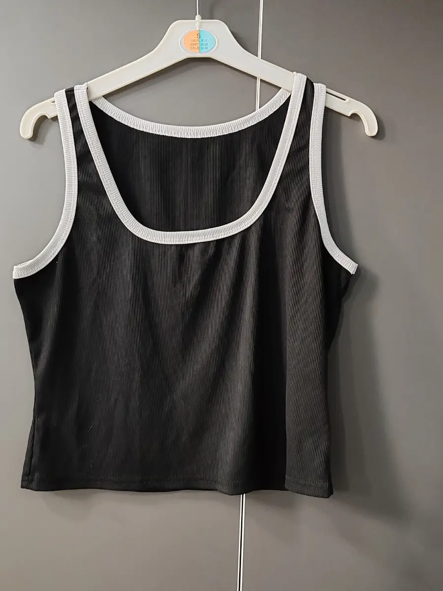 Shein black ribbed crop vest top with white trim - size XL