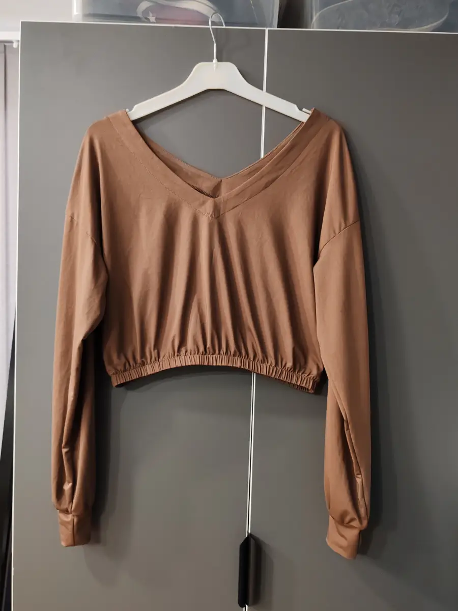Shein mocha brown/light brown v-neck long sleeved cropped top - size Medium