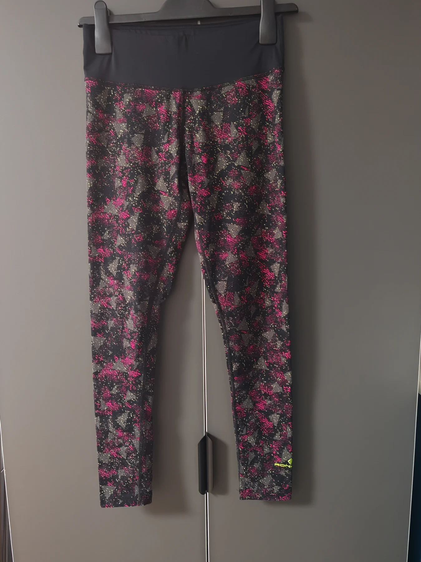 Ronhill Abstract Printed Running Leggings | Size UK 8 (EU 36) | Pink Black Grey