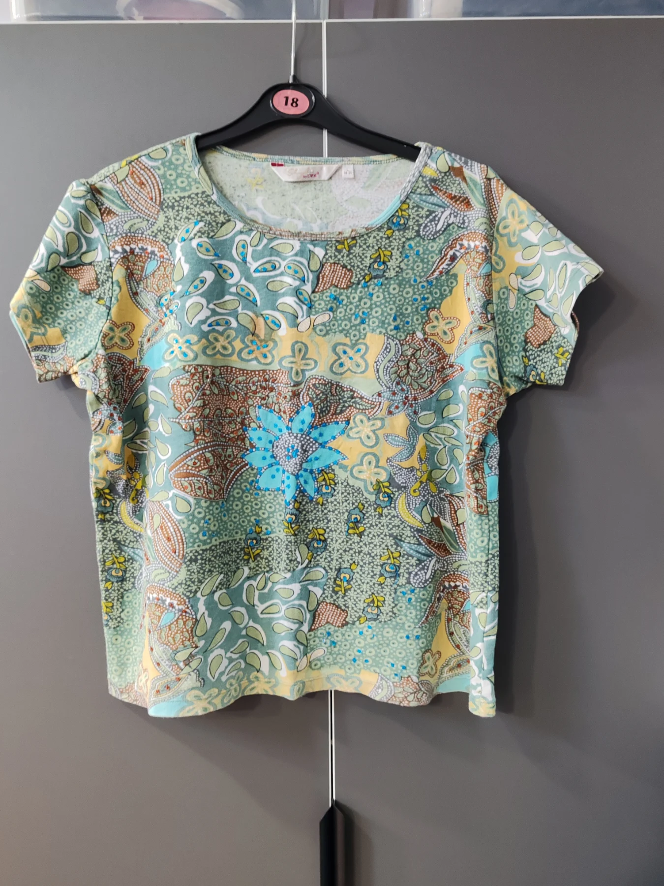 Style by EWM multi-colour paisley print top - Size 18-20