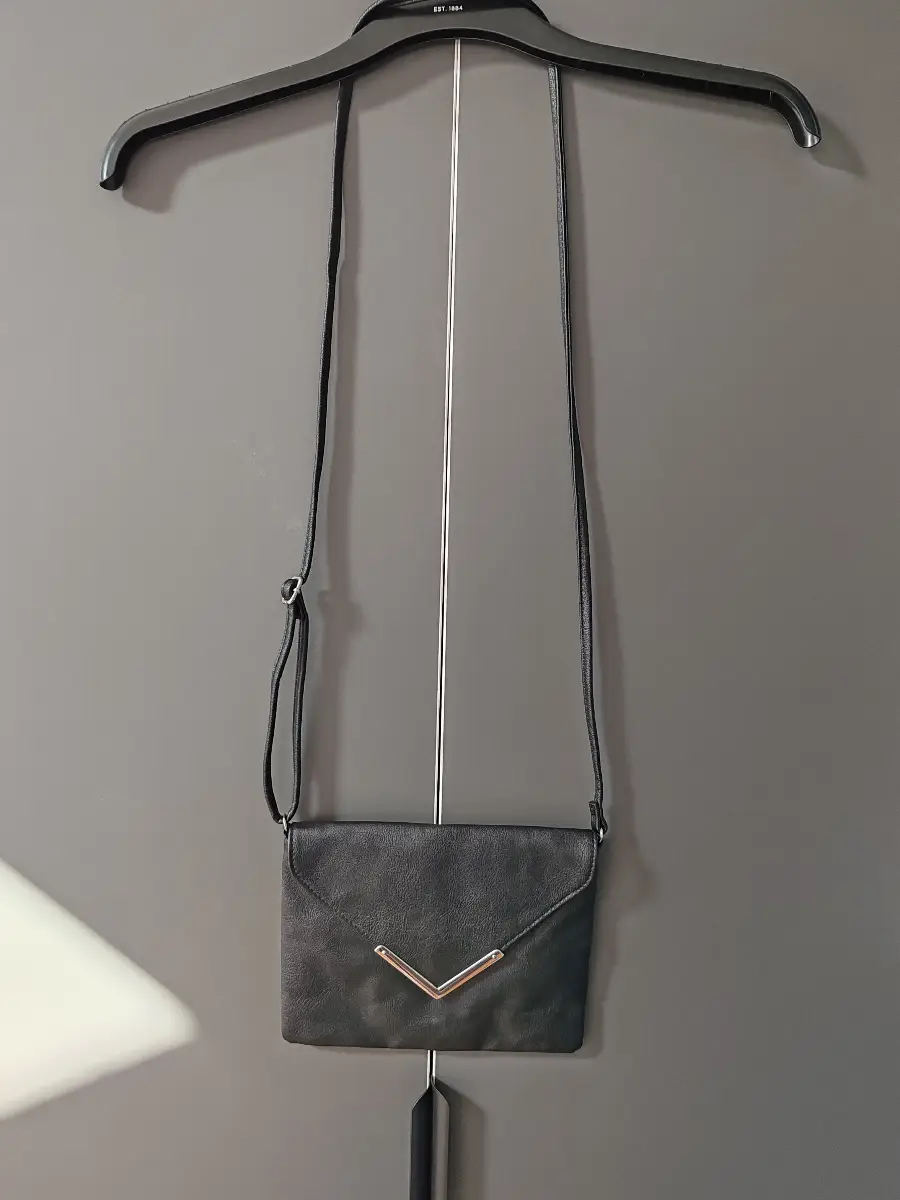 Black Envelope Crossbody Bag Silver V Detail Adjustable Strap Clutch