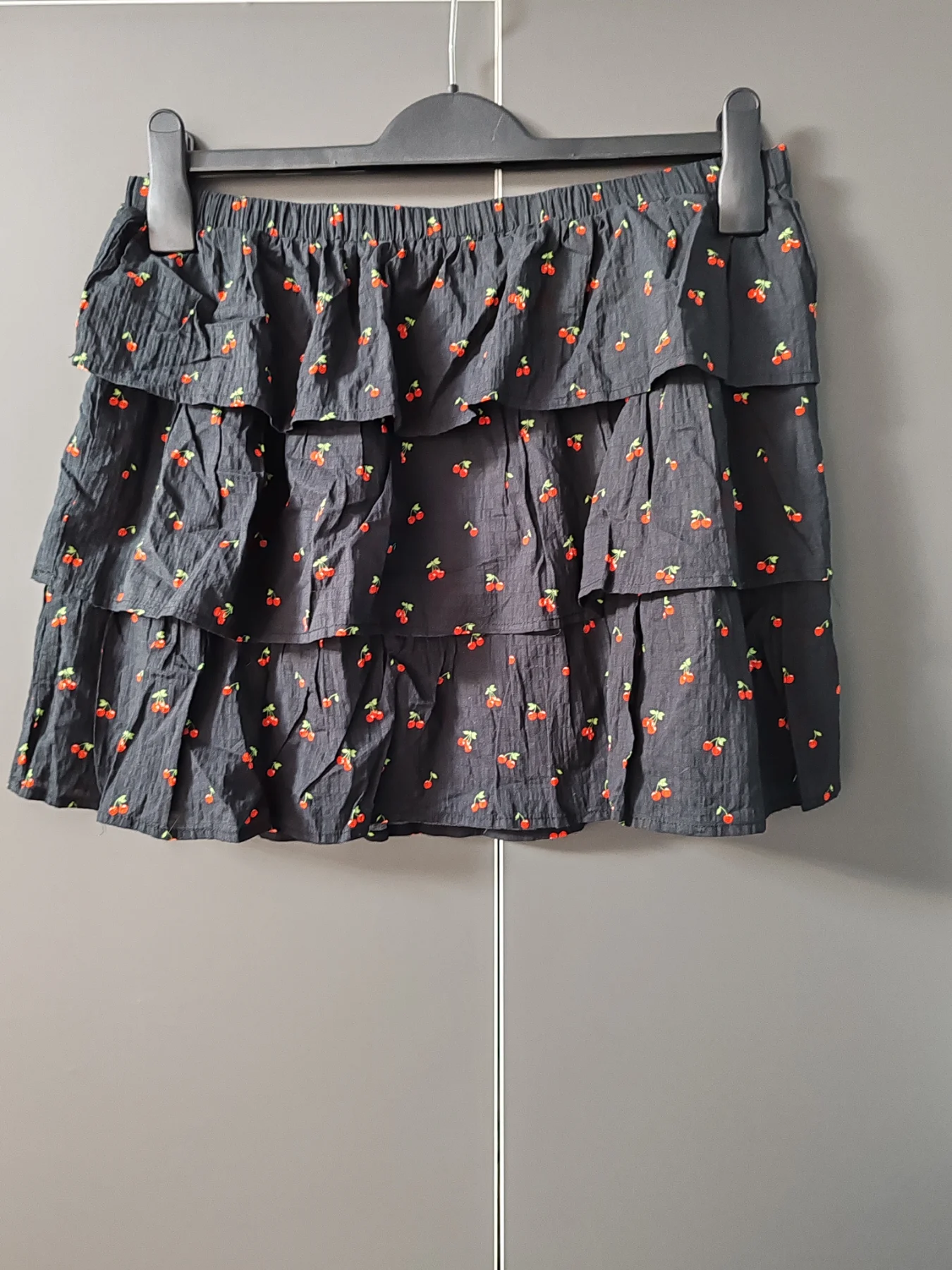 H&M Divided Black Cherry Print Tiered Ruffle Mini Skirt Size M