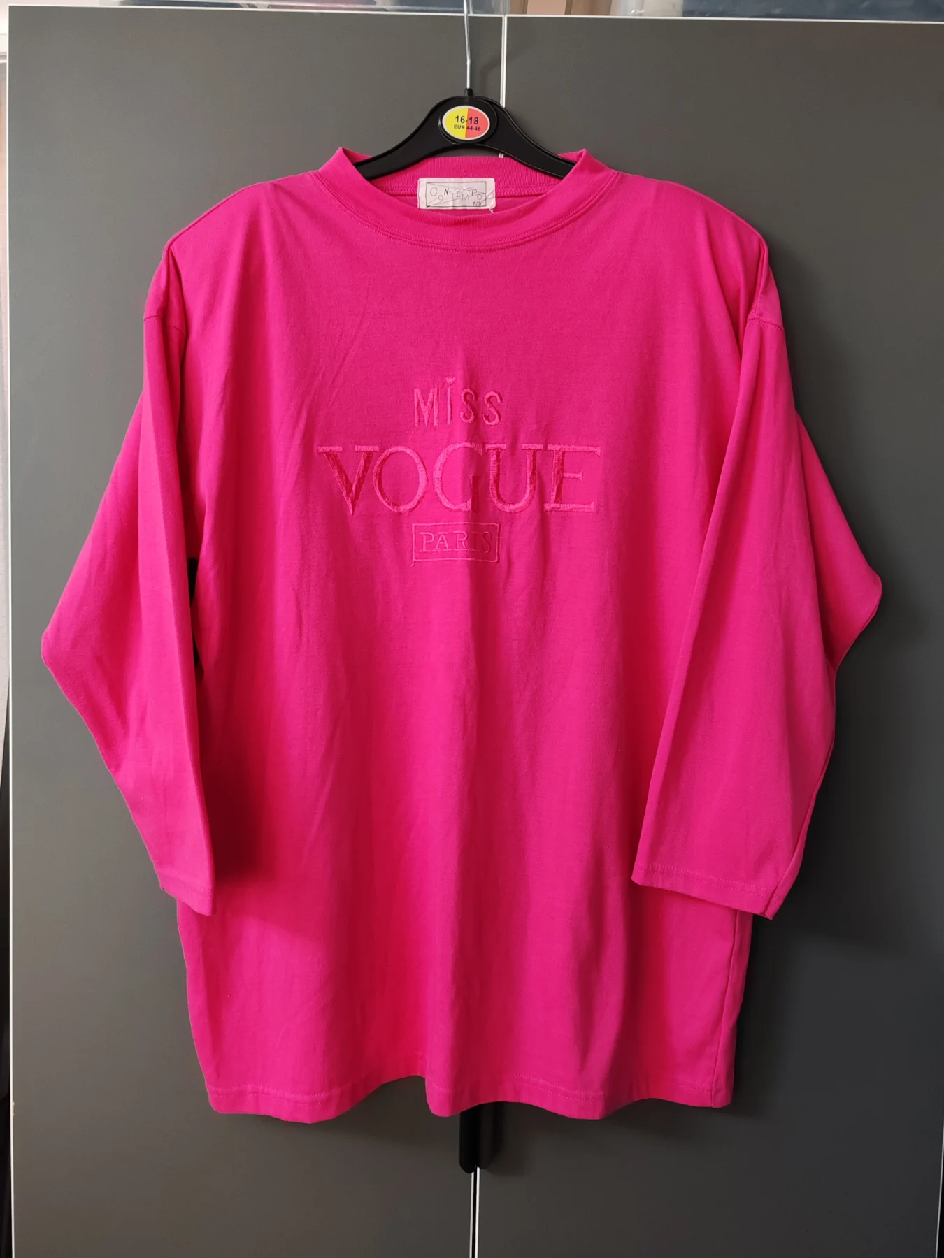 Vintage 80s/90s contempo pink "Miss Vogue Paris" oversized tee with shoulder pads - free size