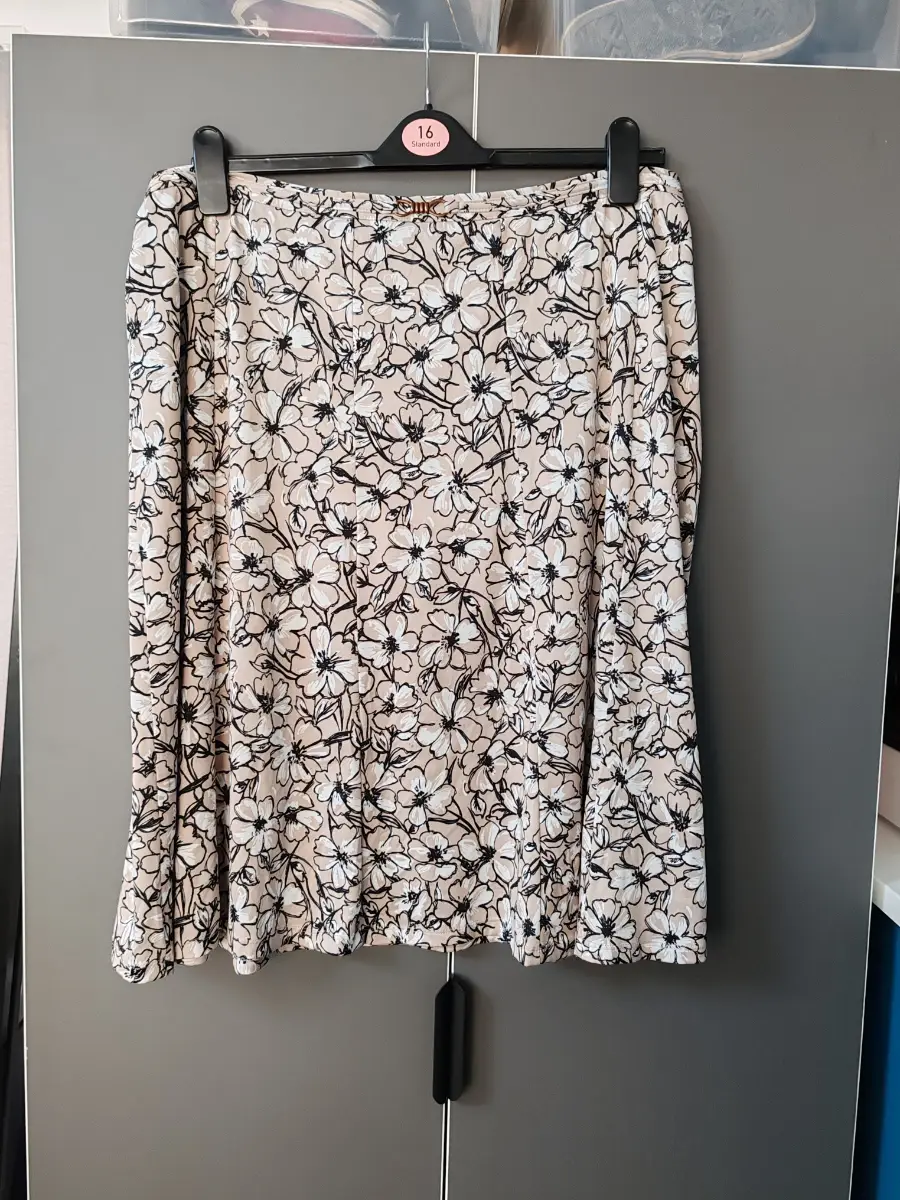 BM Collection beige and cream floral midi skirt - size 24