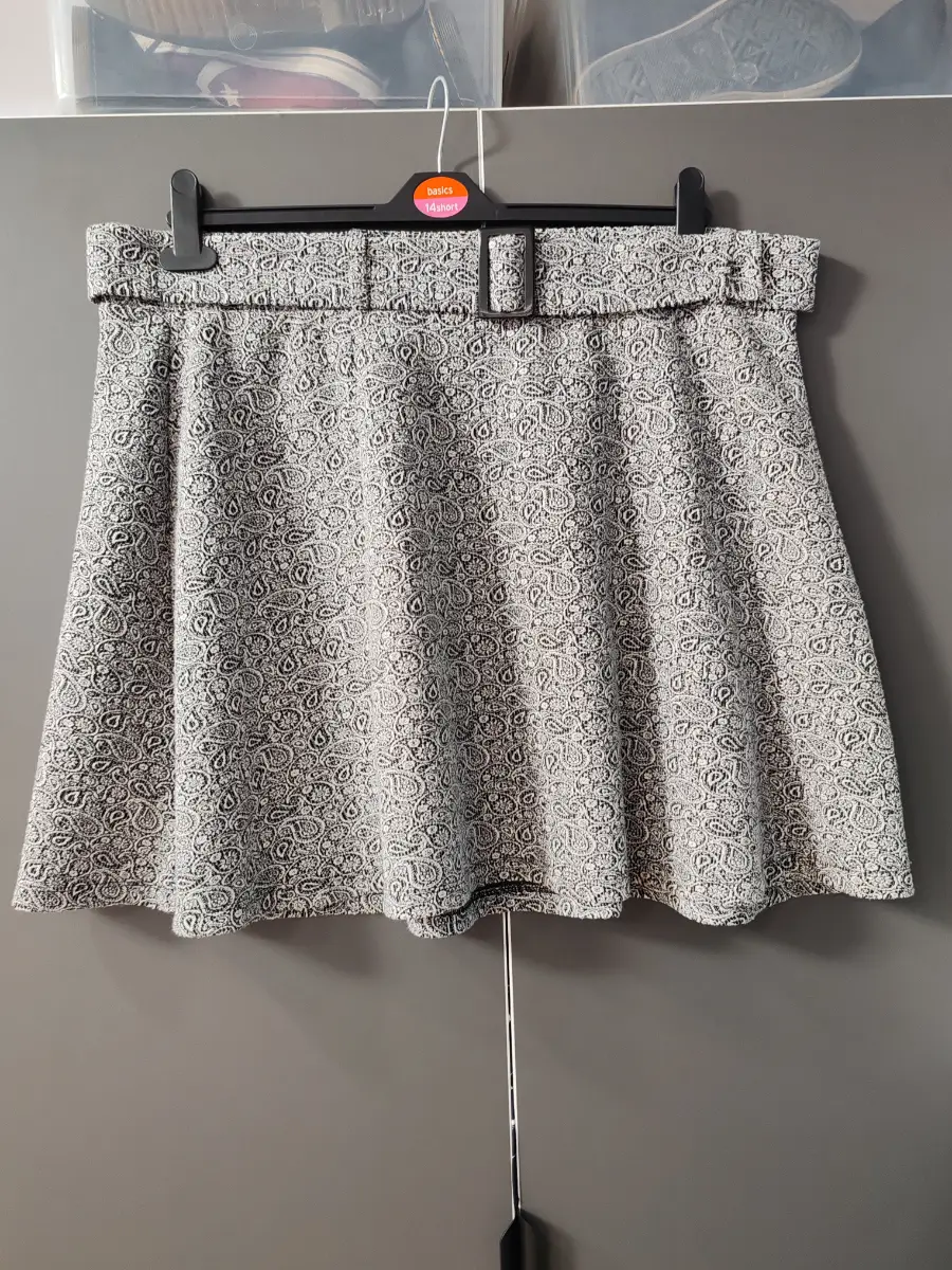 TU woman A-line skirt – Size 20 – belted & textured