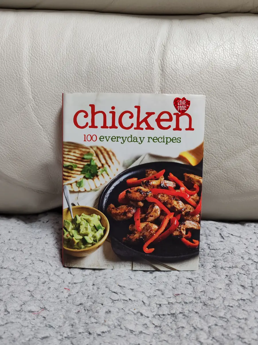 Chicken: 100 everyday recipes cookbook (Parragon Books)
