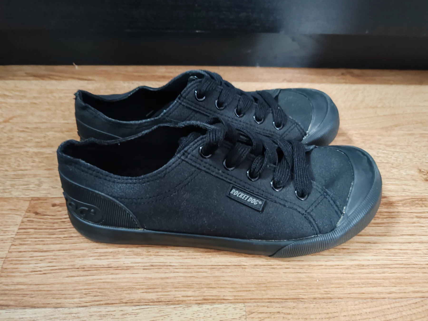 Rocket Dog Black Canvas Low Top Trainers | Size UK 4 (Plush Foam)