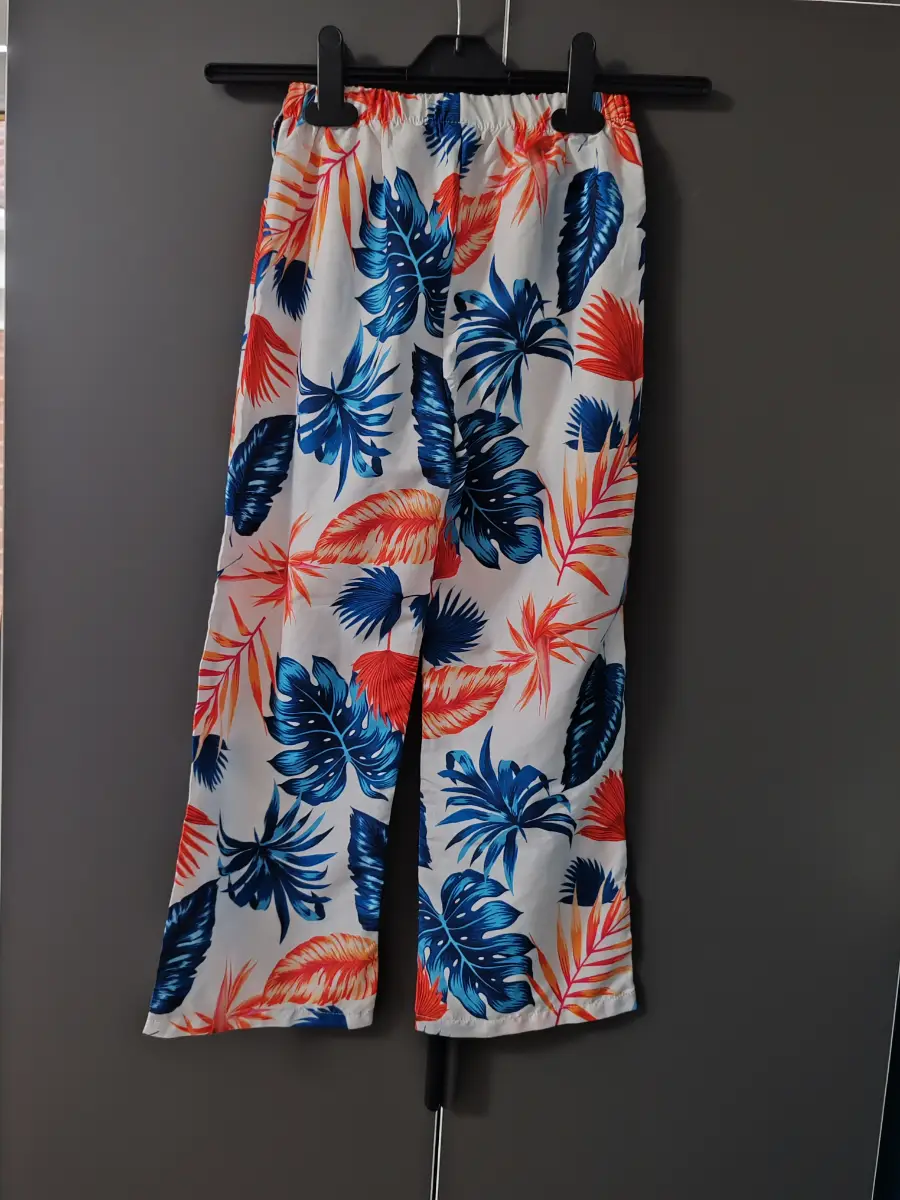 Kids lightweight summer trousers - tropical floral print - size 9 years