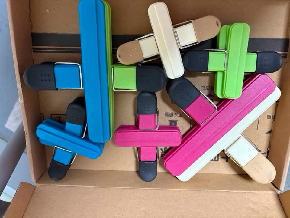Box of food storage bag clips new never used