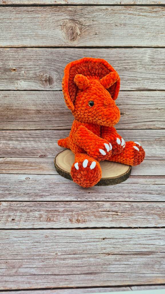 Crochet dino triceratops