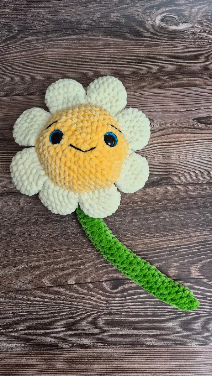 Crochet Daisy Plush Flower – Soft Chenille Gift
