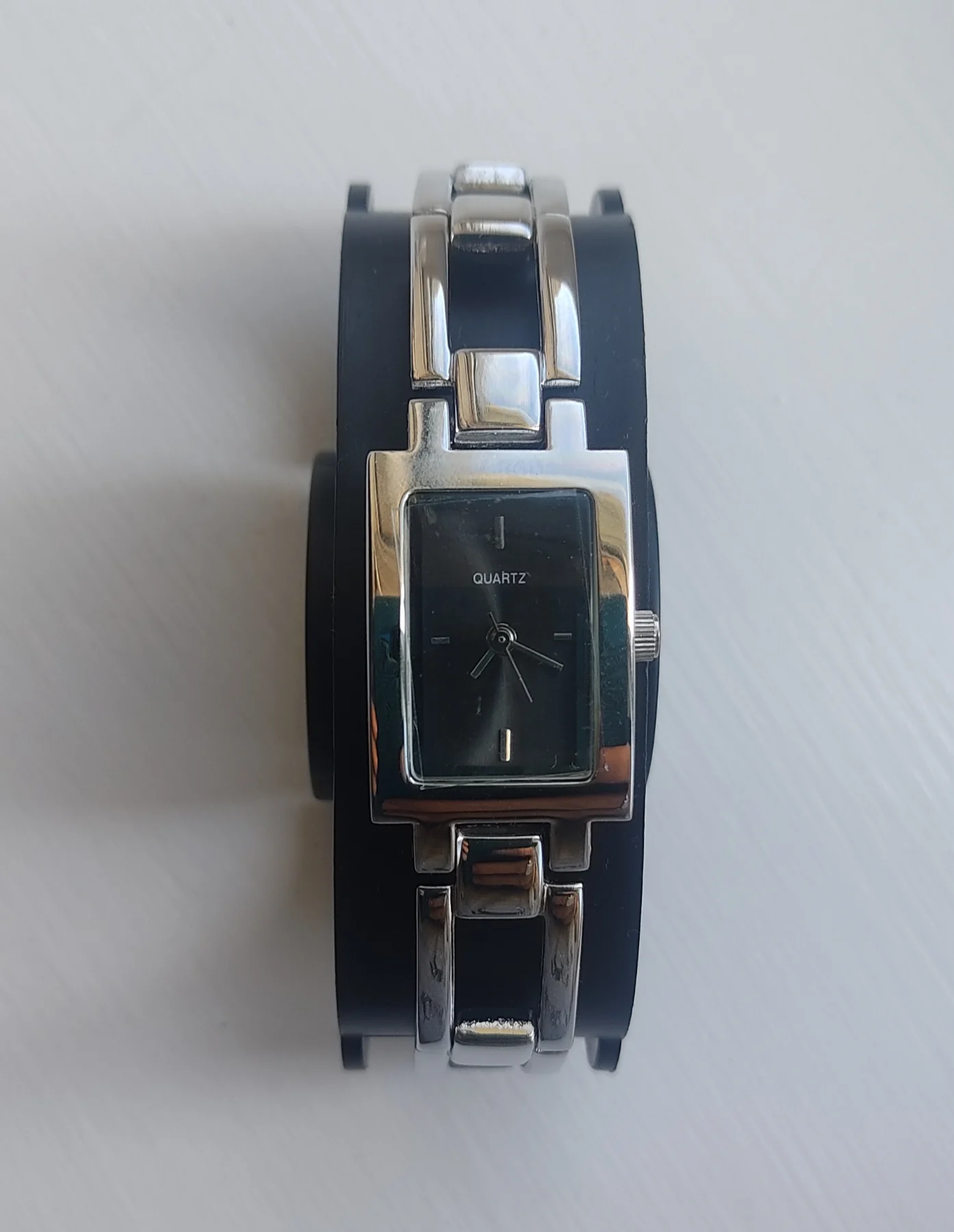 Stylish chrome ladies dress watch