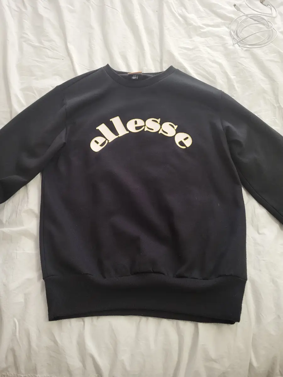 Ellesse sweater. Small