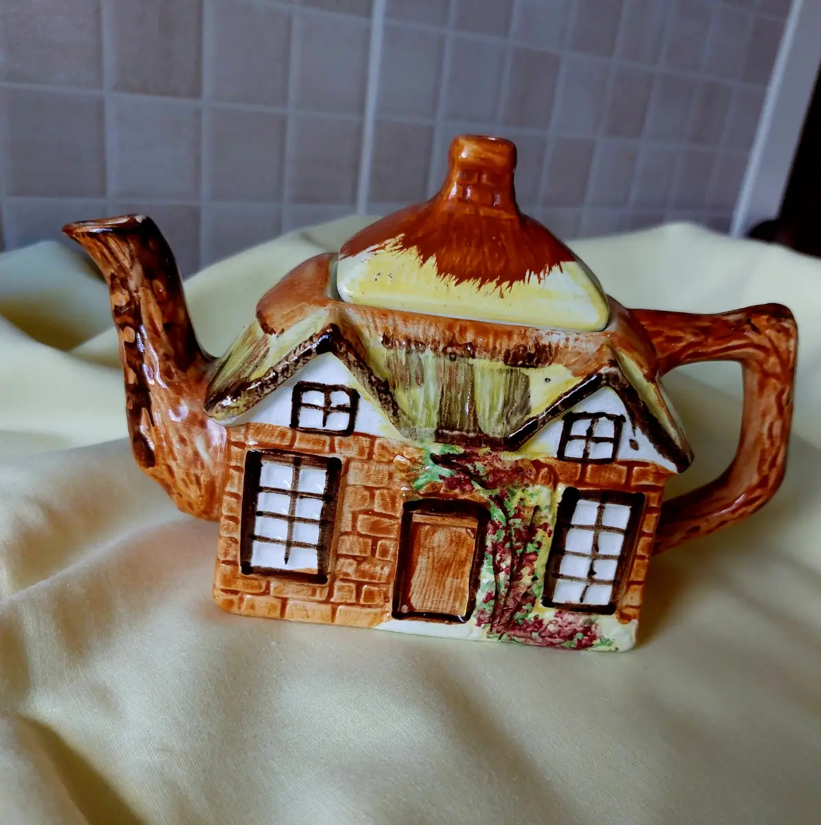 Price Kensington Cottage Ware Teapot Vintage Made in England
