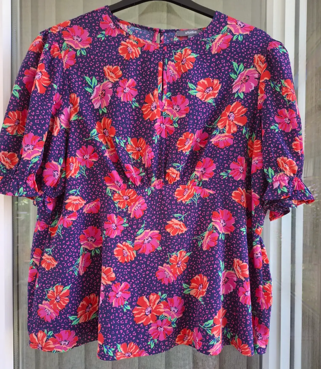 Studio Floral Ruffle Sleeve Blouse Size 22 Polyester