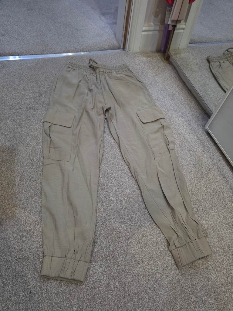 Zara beige cargo pants, size XS