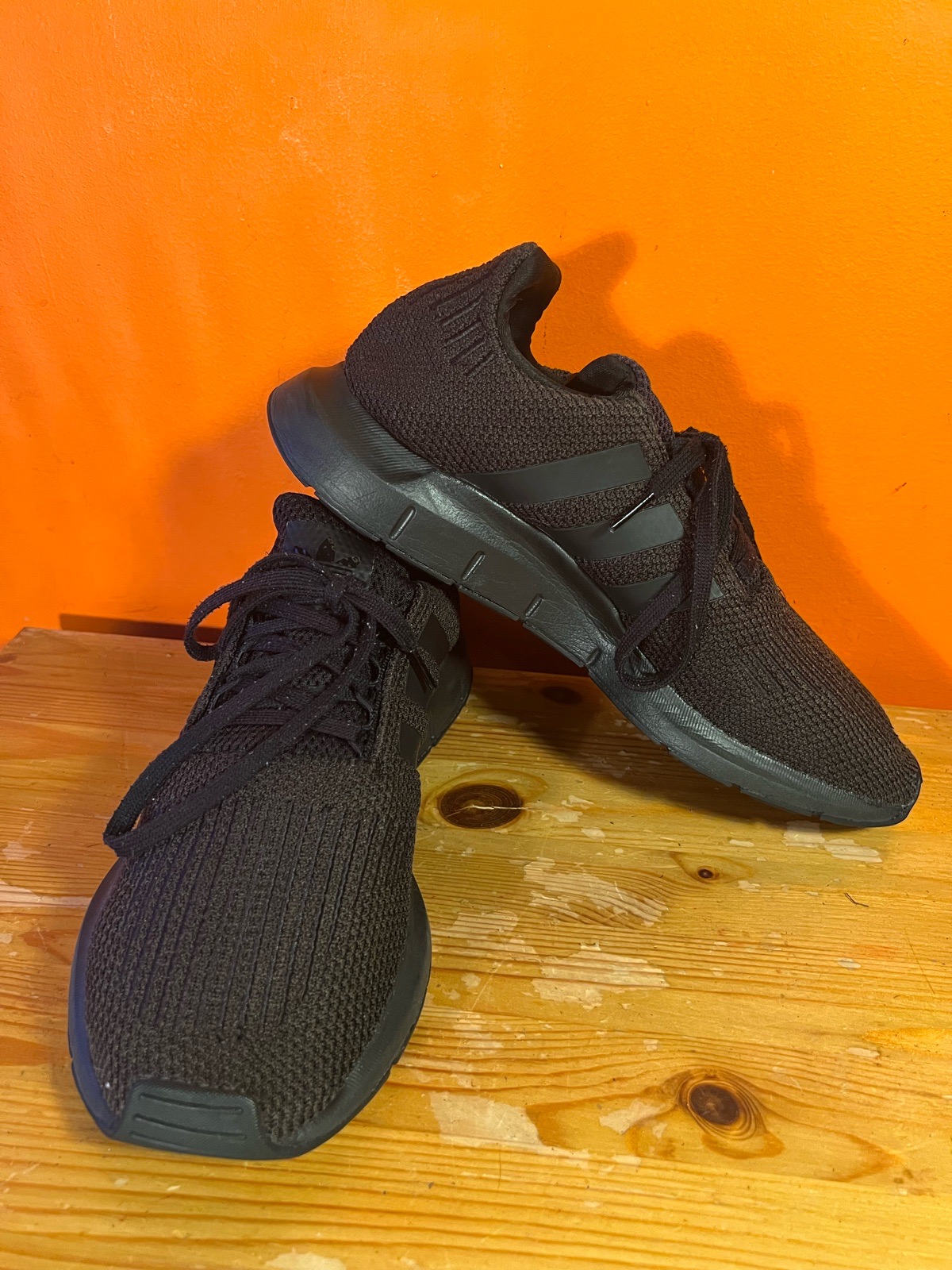 Adidas Originals Swift Run Triple Black Trainers Size UK 9 Men’s AQ0863
