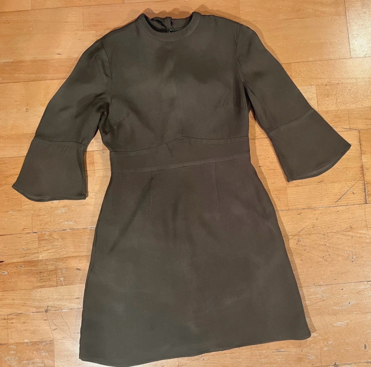 Reiss Cora Khaki Green Bell Sleeve Shift Mini Dress Size UK 8 100% Viscose