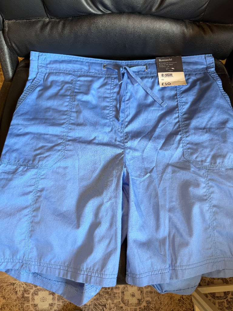 Bonmarché light blue cargo-style shorts 100% cotton size 14 BNWT