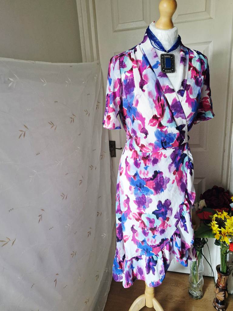 Retro & Icone Paris Wrap Dress – Size S – Watercolour Floral Print | Short Sleeve Ruffle Hem