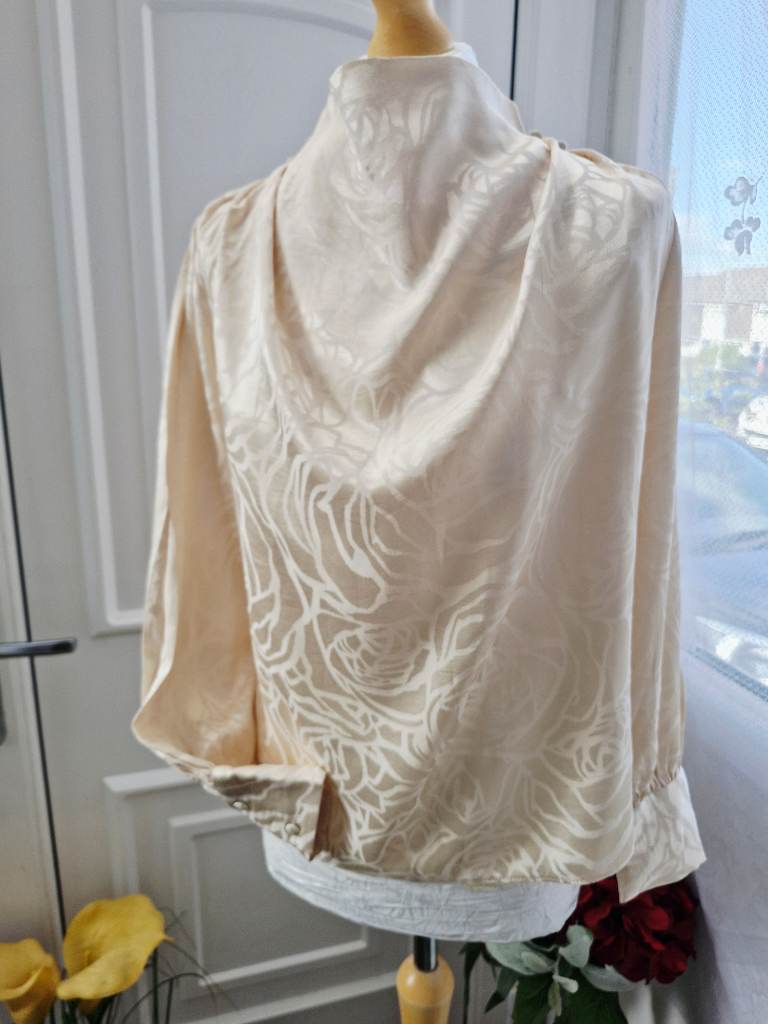 River Island Satin Jacquard Blouse – UK 8 – Excellent Condition