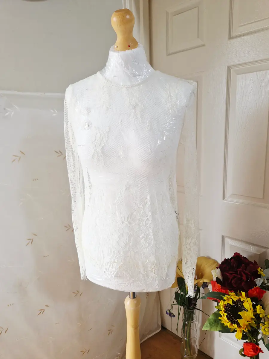 New Look Cream Sheer Lace Long‑Sleeve Top – New Without Tags