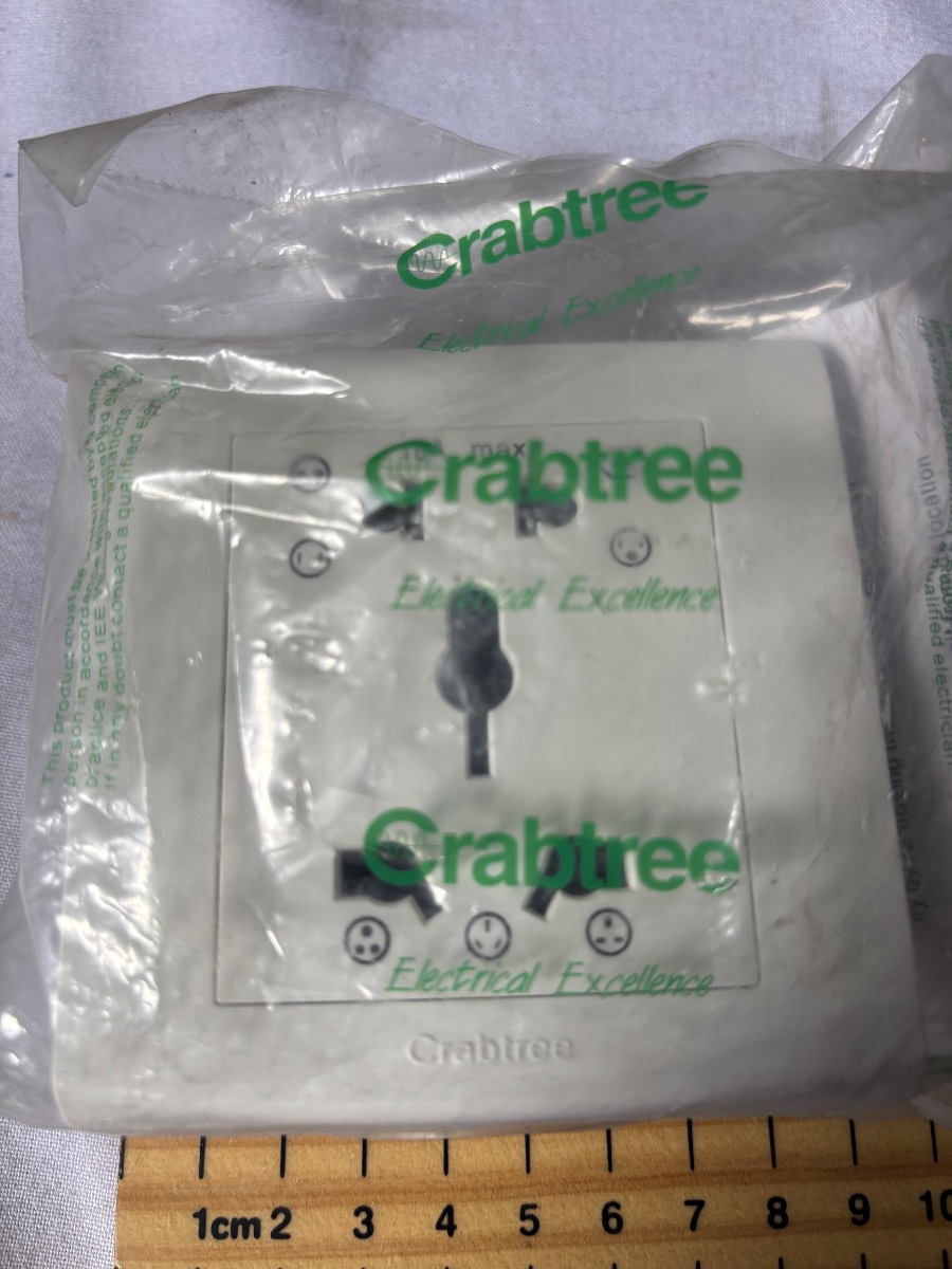 Crabtree 16A Shaver Socket White Bathroom Dual Voltage Outlet New Sealed Lot of 4