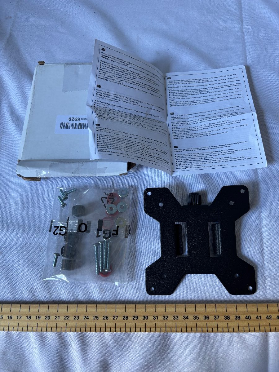 Universal TV Wall Mount Bracket VESA Monitor Mount 13-27 Inch with Fixings Black