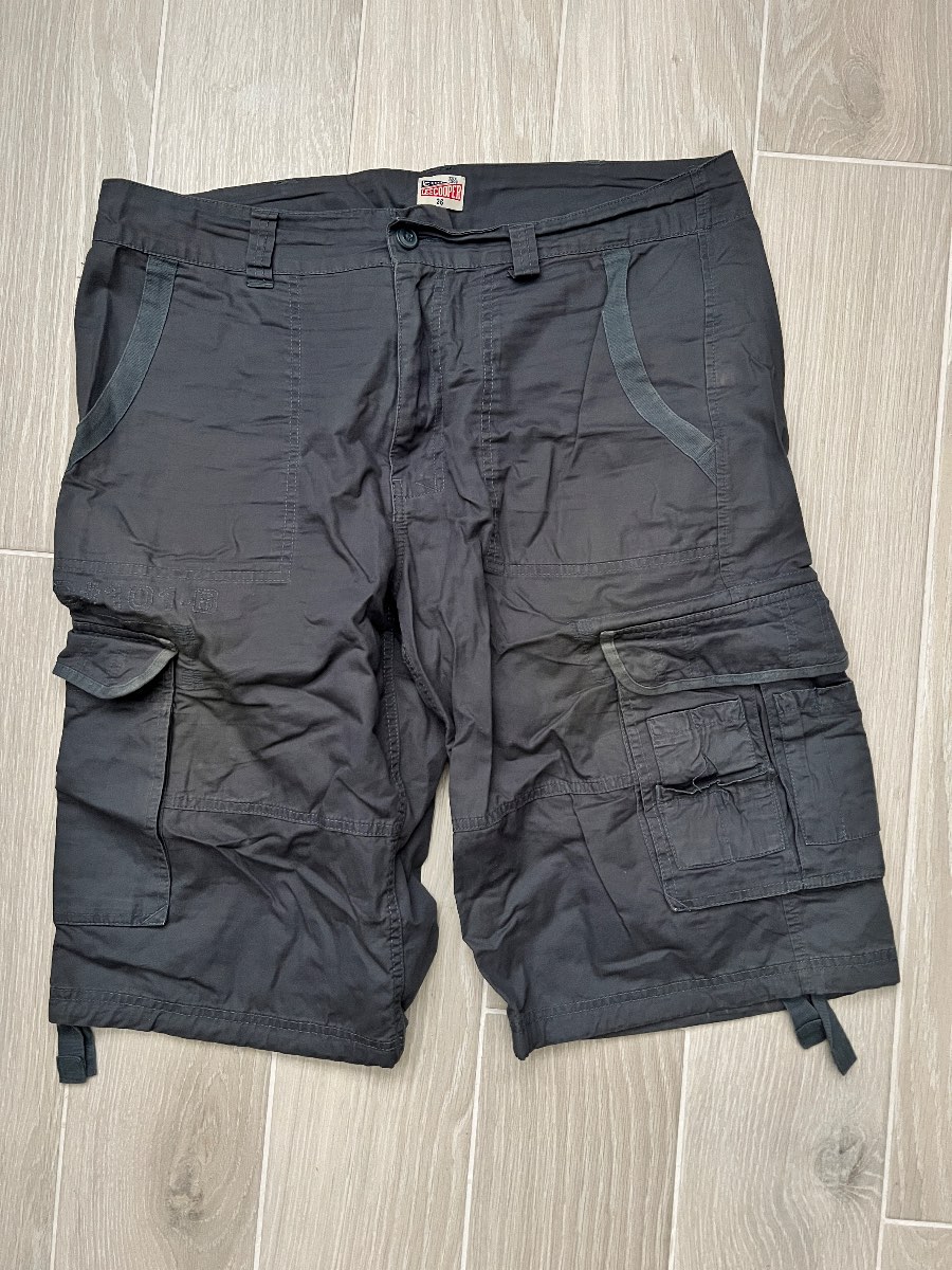 Vintage pair of Men’s blue cargo shorts size w36