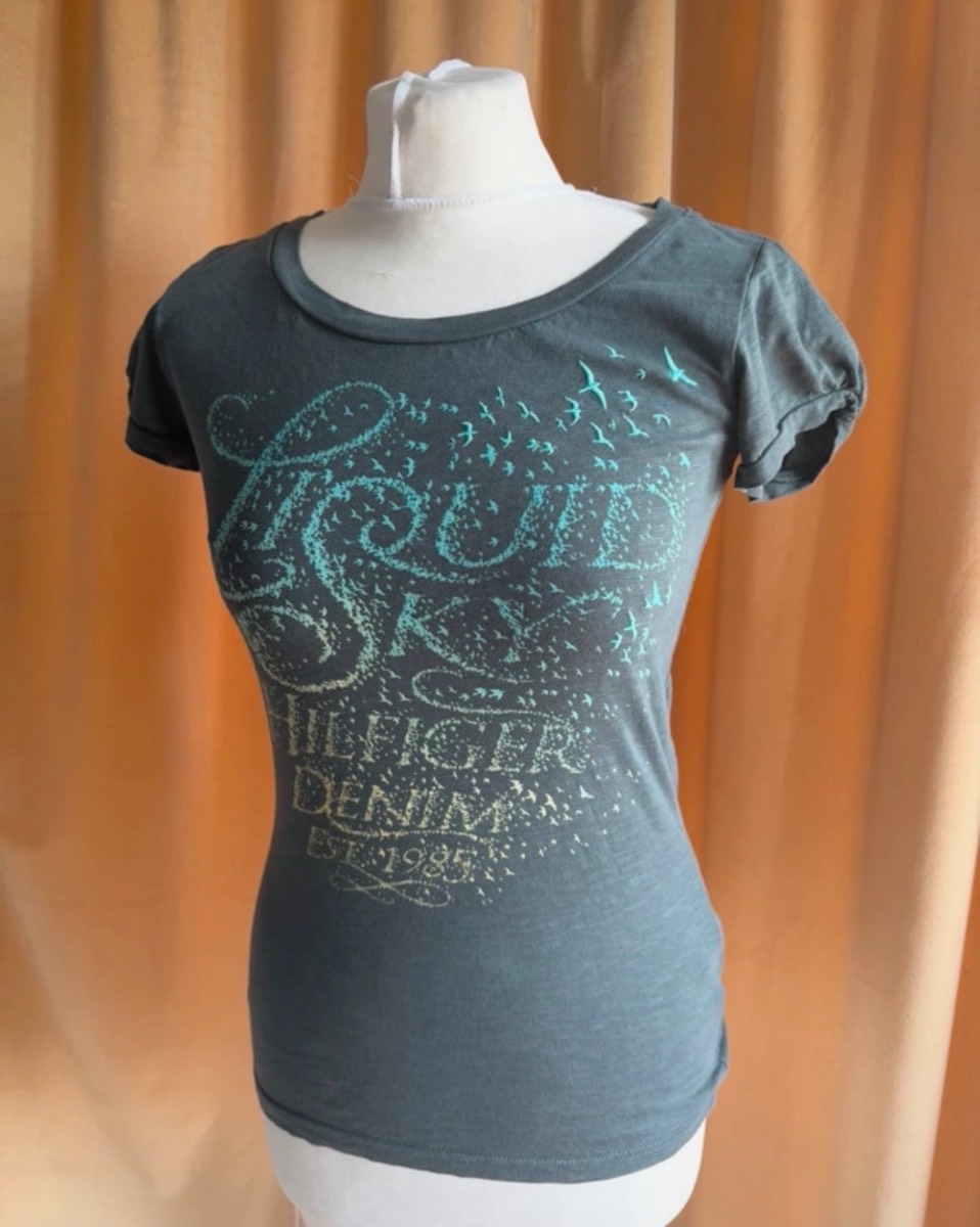 Tommy Hilfiger Denim 100% Cotton Grey Green T-shirt Size S fits 8/10