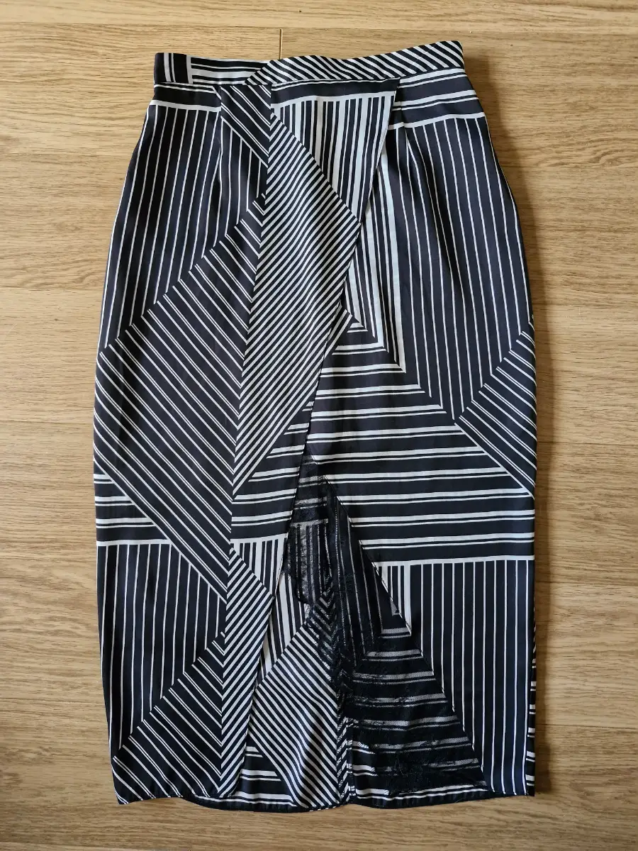 River Island Midi Skirt Size 10 Black White Striped