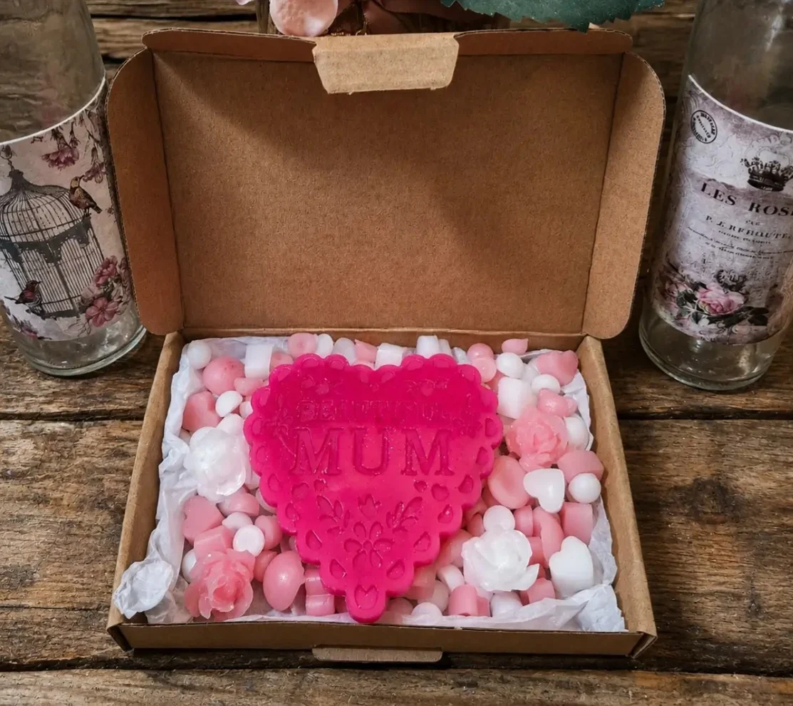 Strawberry, mum, highly fragranced wax melts scoopies gift box