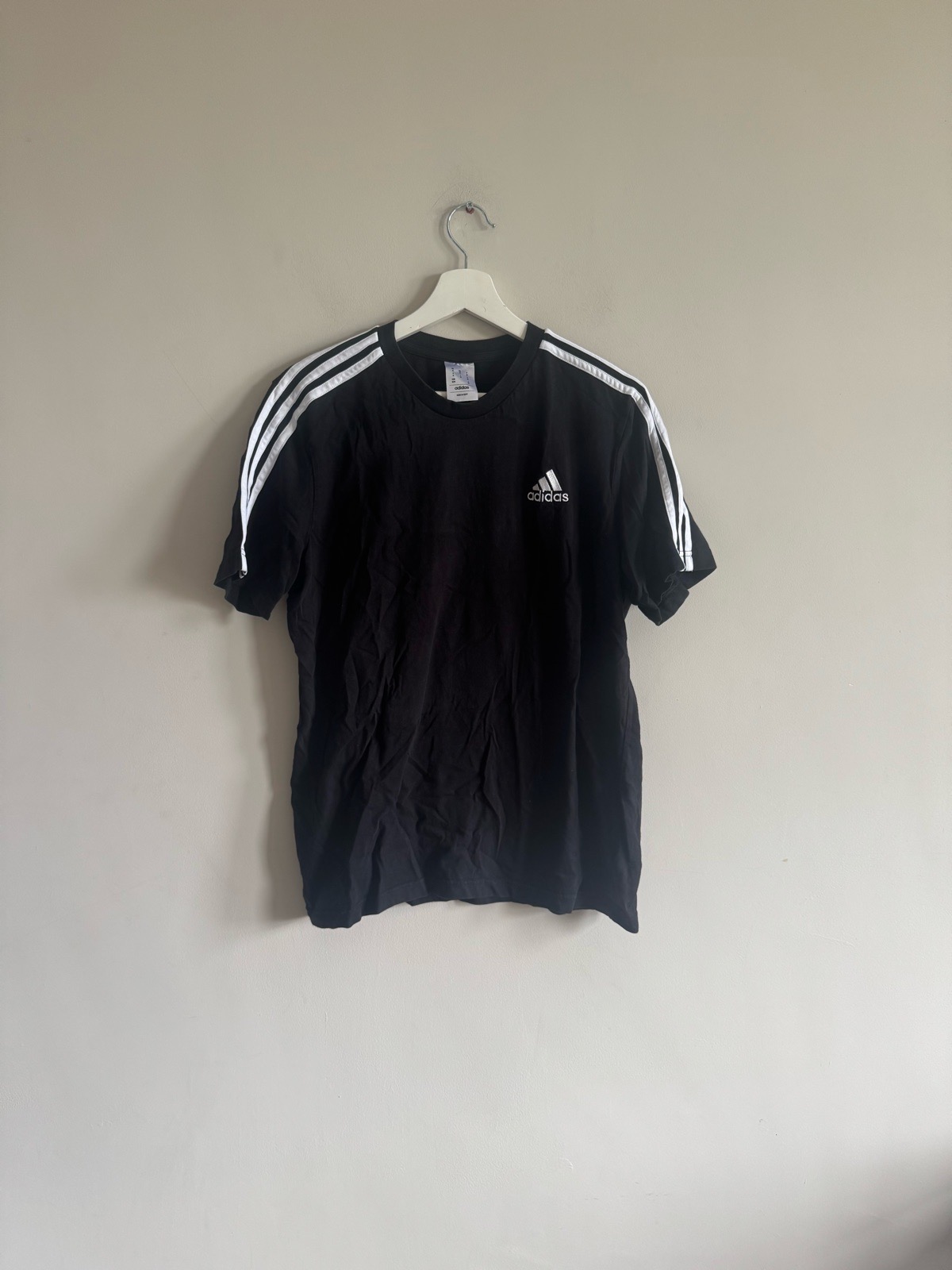 Adidas black t shirt 3 stripe shoulder logo short sleeve size M medium