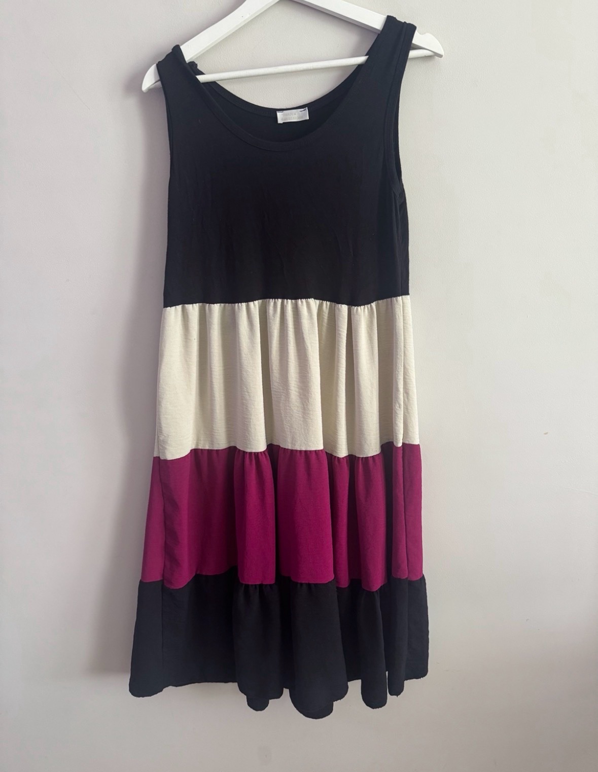 Italian Boutique Colour Block Tiered Dress Sleeveless Black Cream Pink Size M