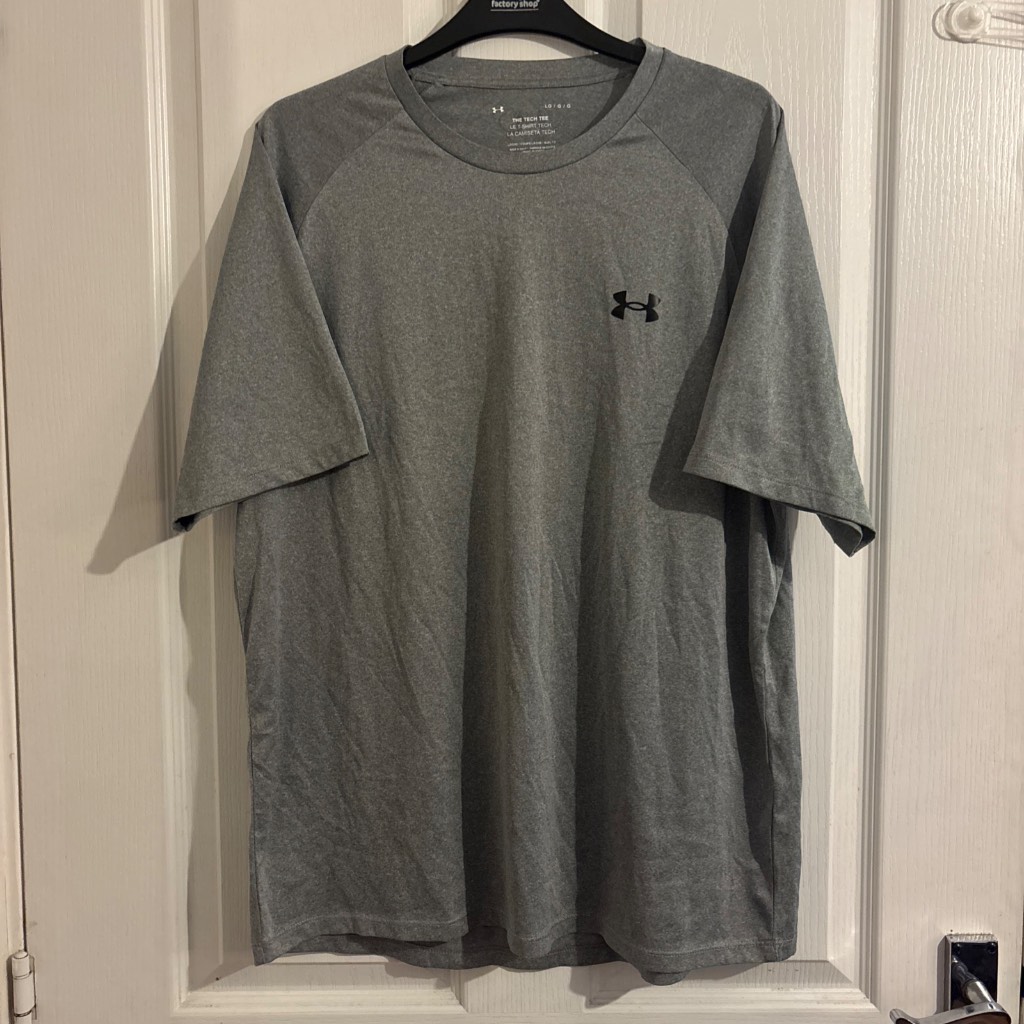 Under armour large grey t shirt