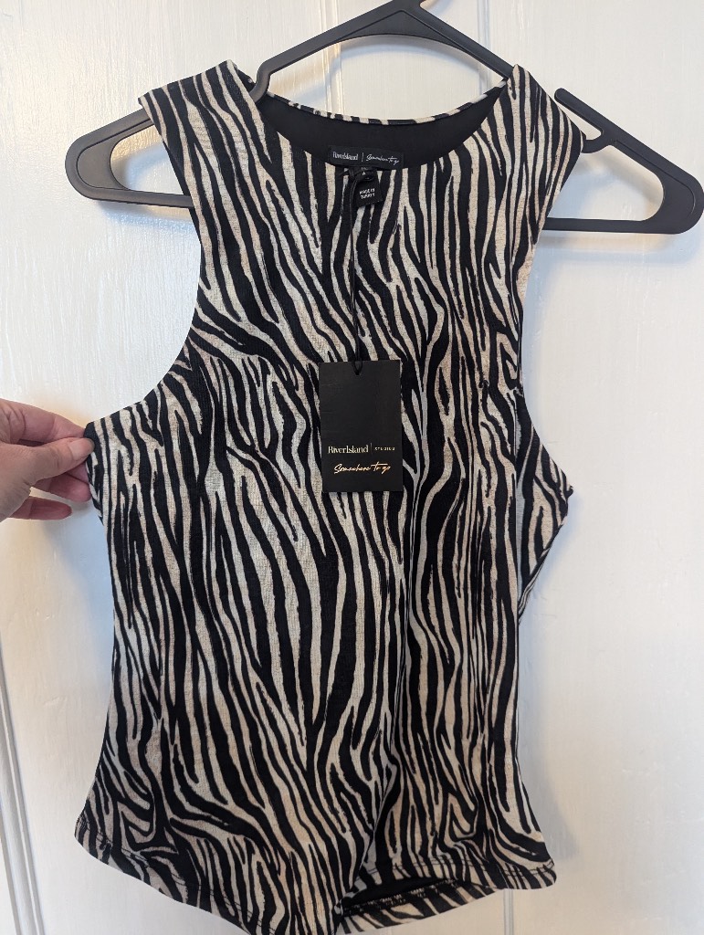 River Island top size 8 new with tag