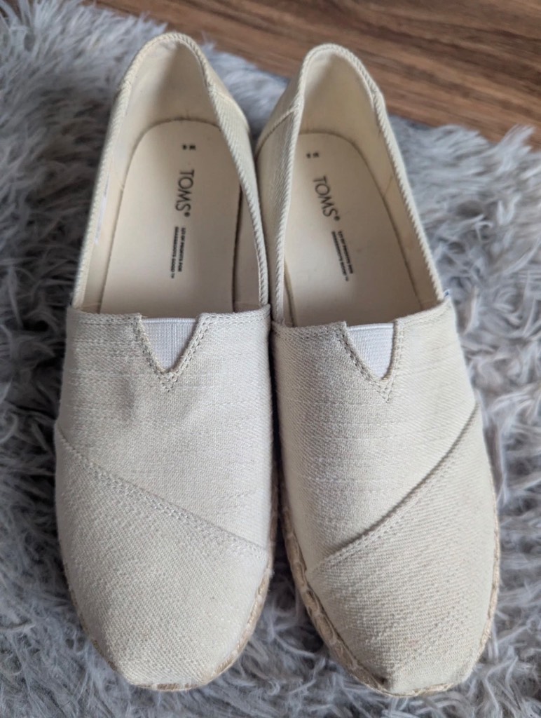 TOMS beige size 6