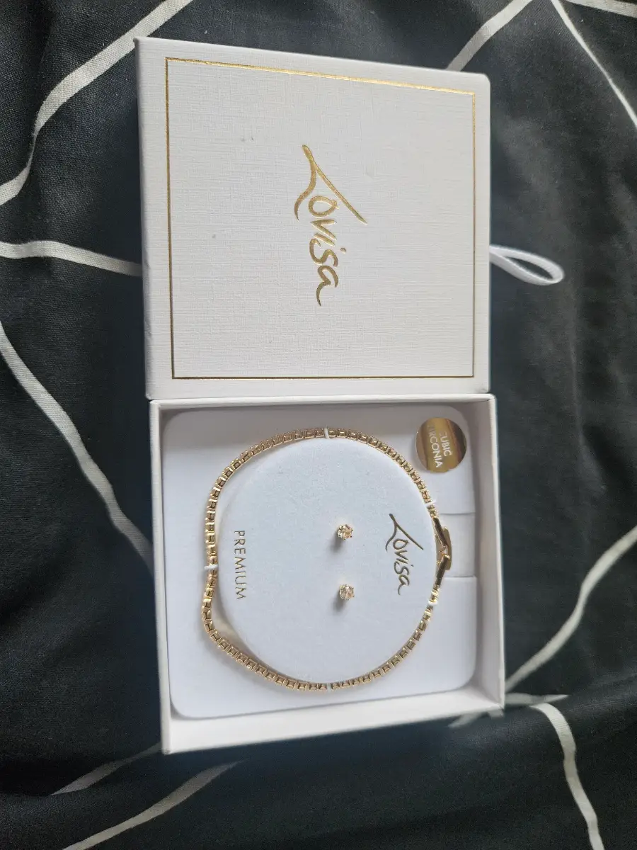 Lovisa bracelet & earring set