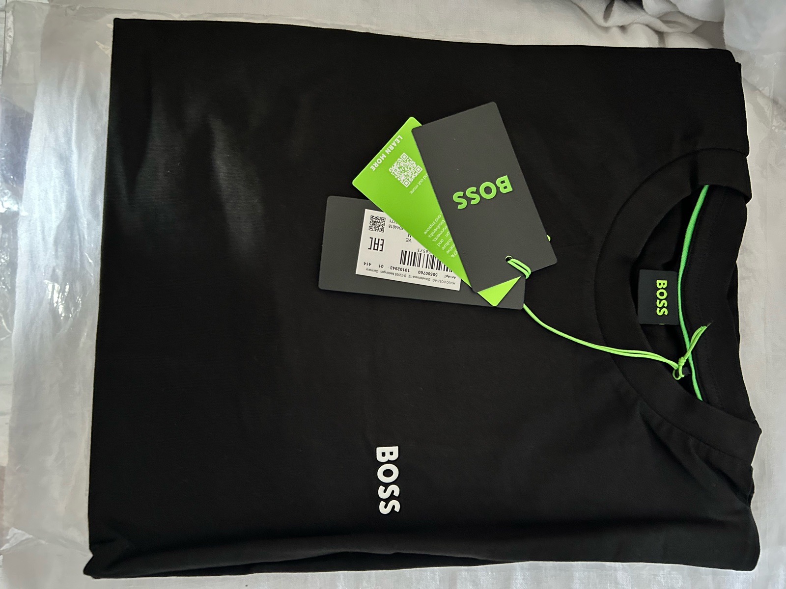 Black Hugo Boss T-Shirt green trim
