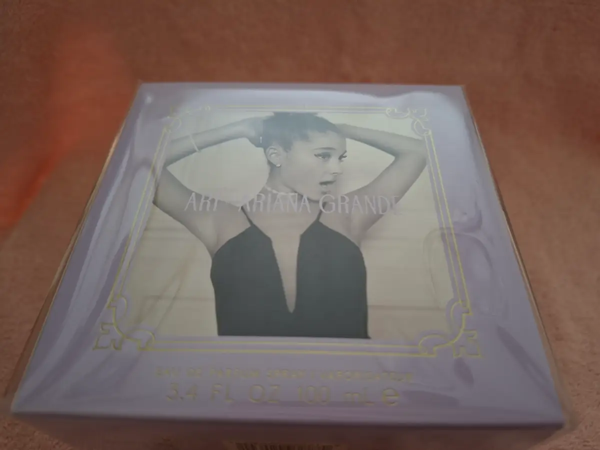 Ariana Grande. Ari. Eau de Parfum.