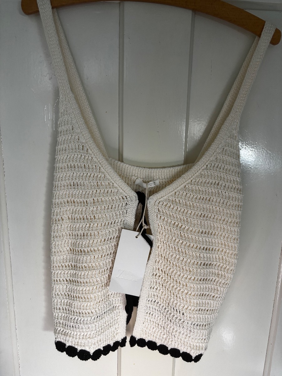 Zara cream Boho Crochet knit Cropped Top,  Featuring  Tie closure, Scalloped  Hem Size Large