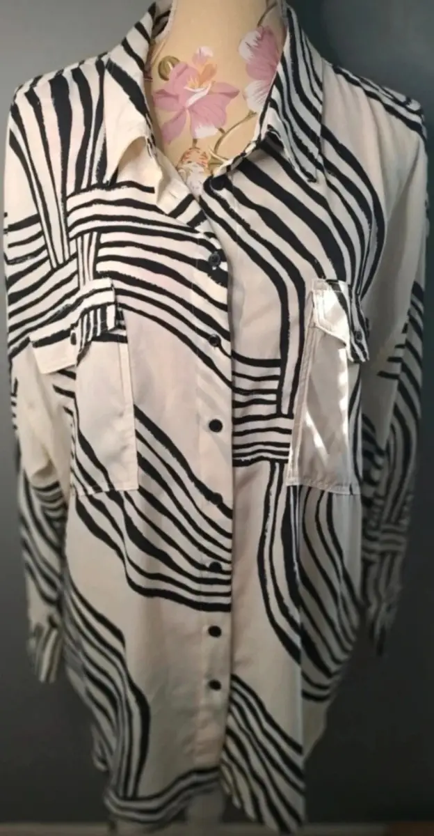 F&F black/cream print blouse/shirt size 22 vgc