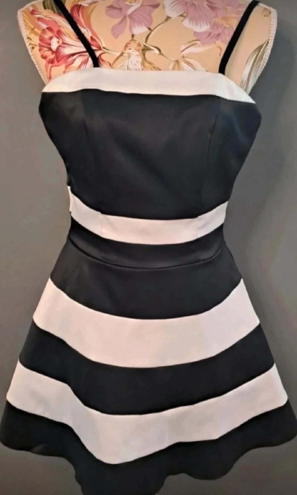 Pepperberry black & white dress size 10cv in vgc