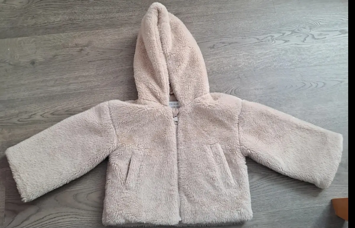 Primark girls fluffy coat age 2-3 years vgc