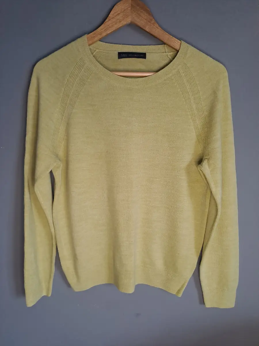 M& S ladies lime lightweight jumper size 10 vgc
